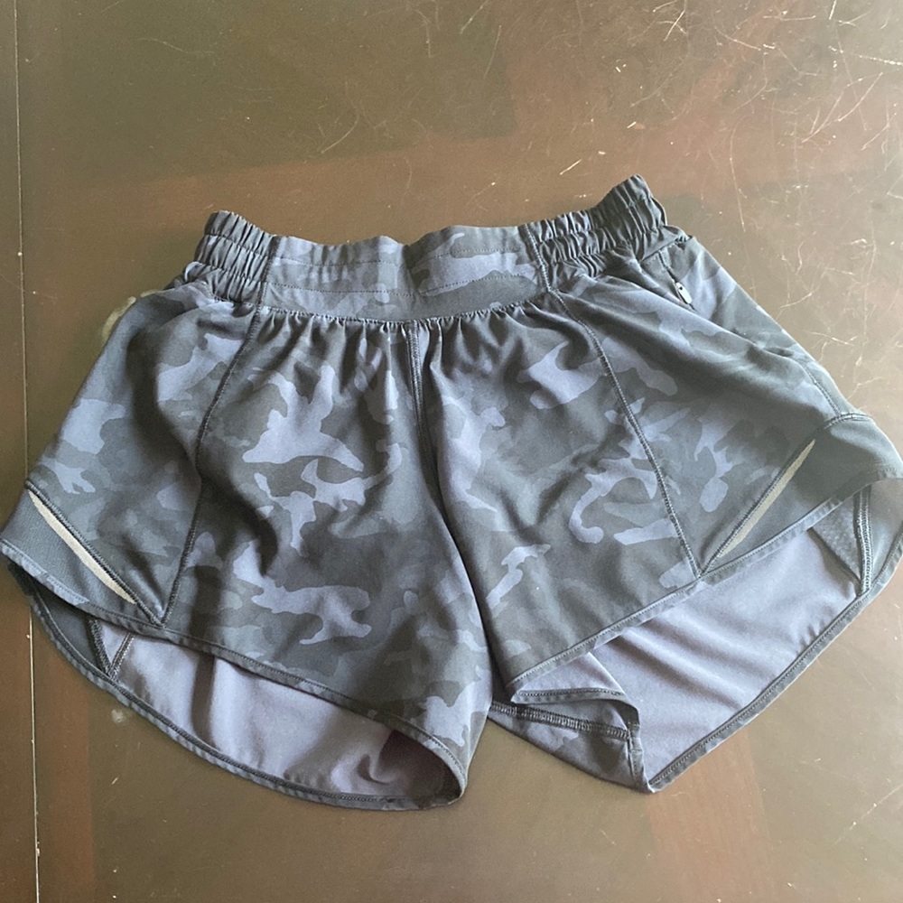 Lululemon camo hotty hot shorts size 4